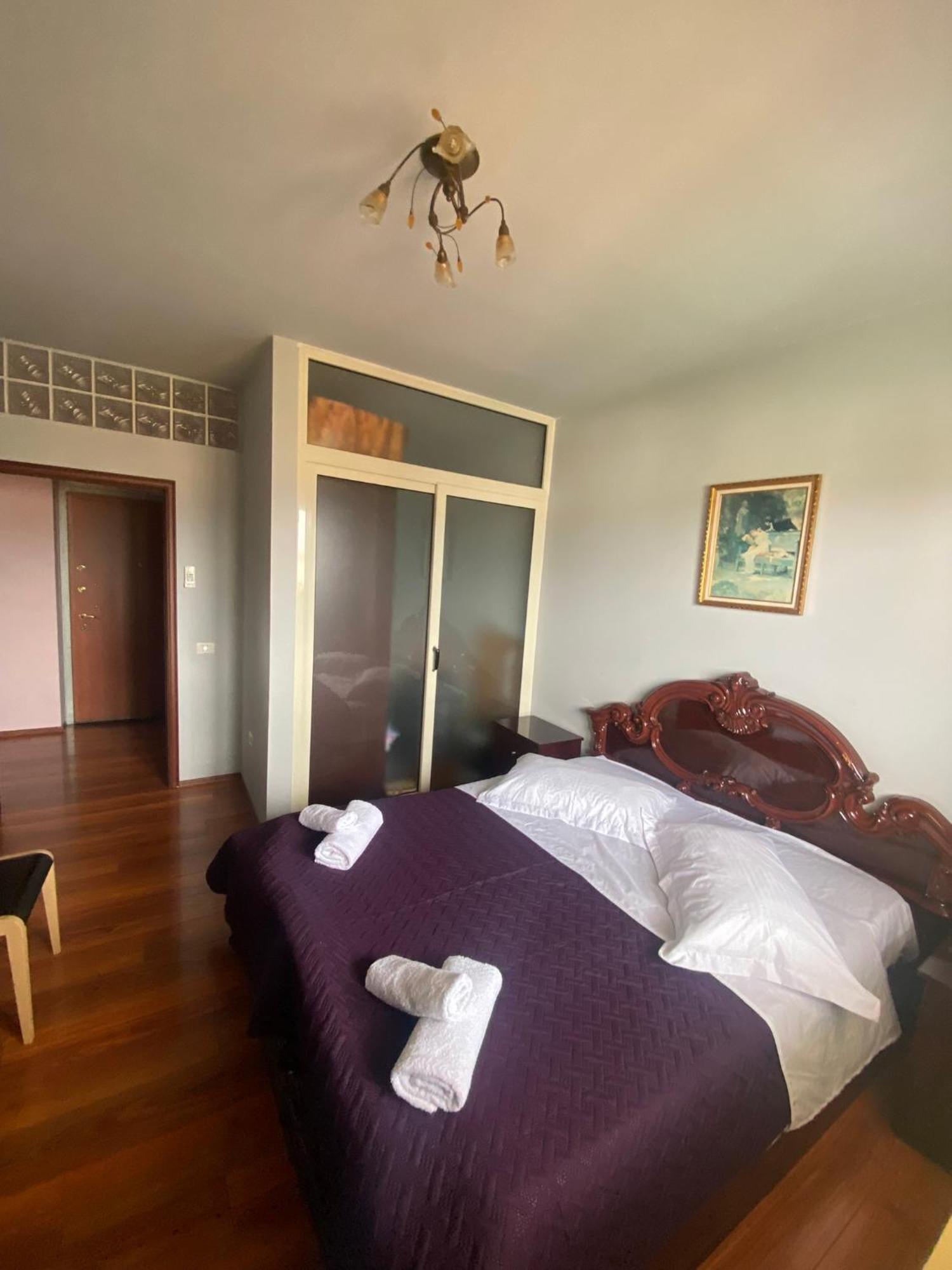 Stay The Night Shkodra Apartment City Centre Εξωτερικό φωτογραφία