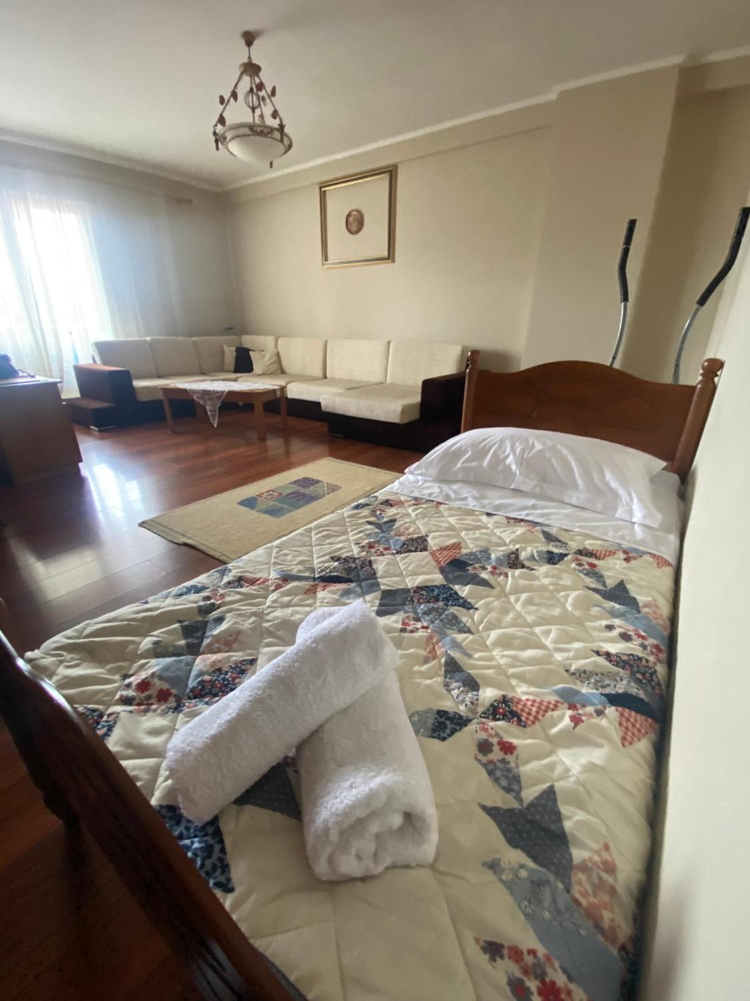 Stay The Night Shkodra Apartment City Centre Εξωτερικό φωτογραφία
